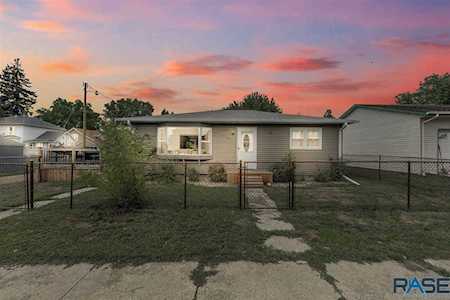 112 E 4Th Ave Lennox, SD 57039
