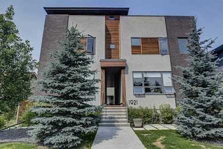 1921 27 St SW #105 Calgary, AB T3E 2E6