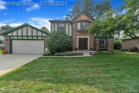 23545 Hickory Grove Ln Novi, MI 48375