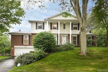 31039 Oak Valley Dr Farmington Hills, MI 48331