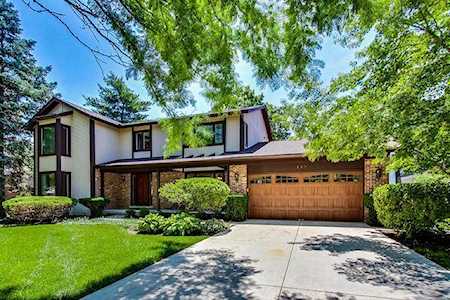 107 W Saint Andrews Ln Deerfield, IL 60015