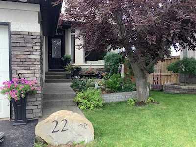 22 Mt Alberta Bay SE Calgary, AB T2Z 3N7