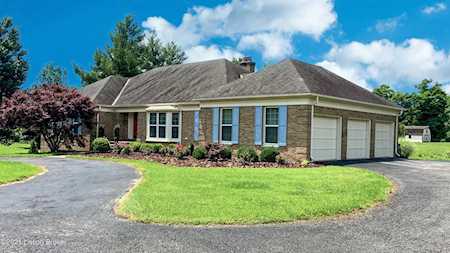 2600 Little Hills Ln Anchorage, KY 40223
