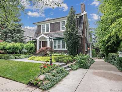 452 Bonnie Briar St Birmingham, MI 48009