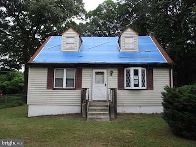 406 Magothy Bridge Rd Pasadena, MD 21122