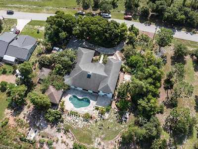 27174 Pinecrest Ln Bonita Springs, FL 34135