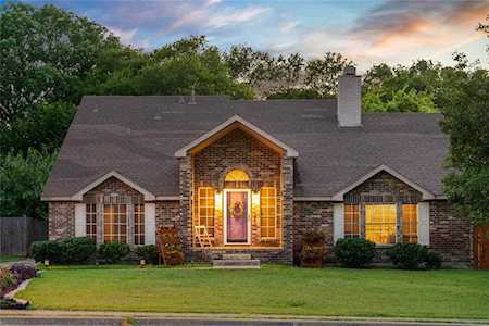 1021 Twin Creek Drive Desoto, TX 75115