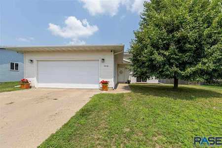 4616 W Briggs Dr Sioux Falls, SD 57107