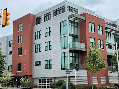 100 N Center St Unit 206 Royal Oak, MI 48067