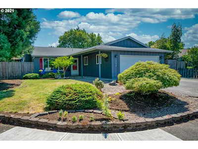 1936 SE Gail Ct Hillsboro, OR 97123