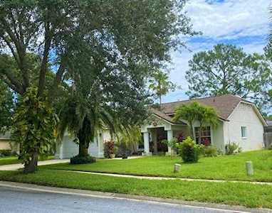 1512 Bay View St Tarpon Springs, FL 34689