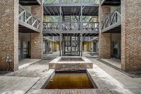 806 W 24th ST #111 Austin, TX 78705