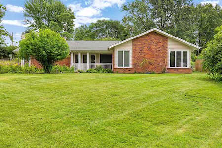 153 Pezold Dr St Charles, MO 63304