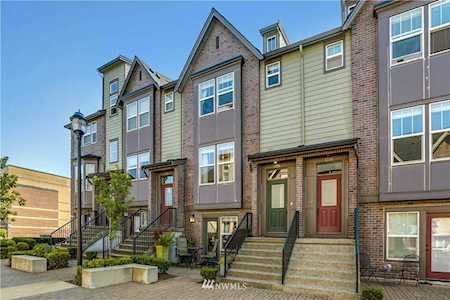 1392 Brooklyn Walk NE Issaquah, WA 98029