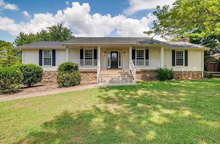 110 Shawnee Dr Hendersonville, TN 37075
