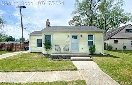 871 Arthur St Plymouth, MI 48170