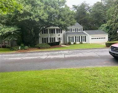 605 Barrington Way Roswell, GA 30076
