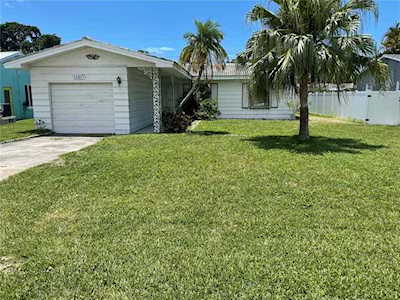 15810 2nd St E Redington Beach, FL 33708