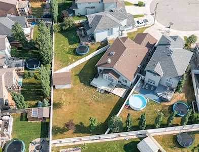 33 Morningside Bay SW Airdrie, AB T4B 0K6