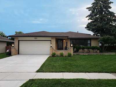 2067 W Spring Ridge Dr Arlington Heights, IL 60004
