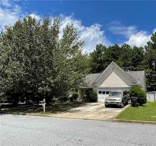 990 Lendl Ln Lawrenceville, GA 30044