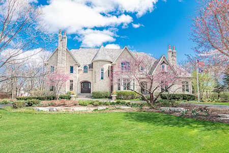 2 Kensington Dr North Barrington, IL 60010
