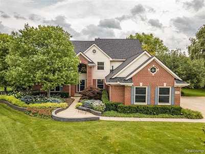 47527 Greenwich Dr Novi, MI 48374