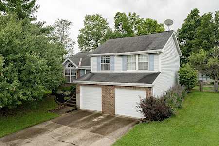 38 Meadow Wood Dr Florence, KY 41042