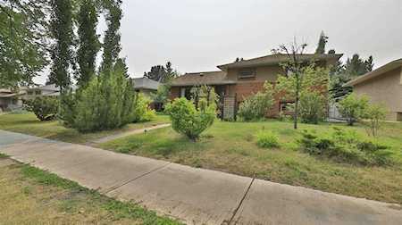 993 Northmount Dr NW Calgary, AB T2L 0B1