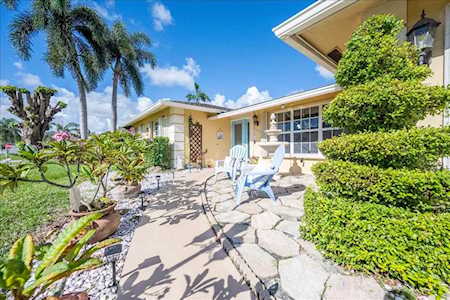 2951 Via Vizcaya Lake Worth Beach, FL 33461