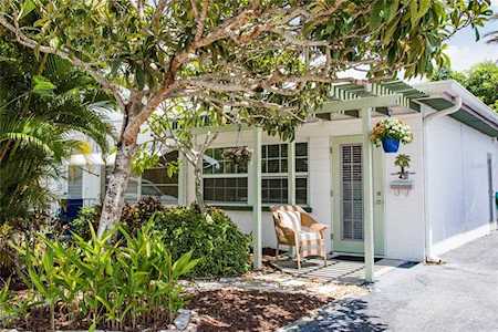 431 62nd St Holmes Beach, FL 34217