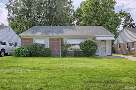 11235 W Clements Circle Livonia, MI 48150