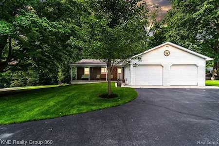 610 Bates St Howell, MI 48843
