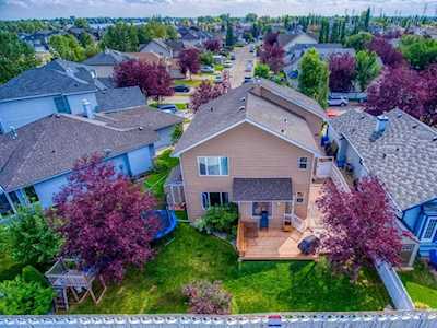 143 Lakeview Cove Chestermere, AB T1X 1E8