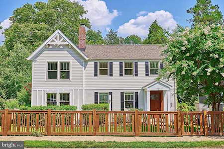 953 Patrick Henry Dr Arlington, VA 22205