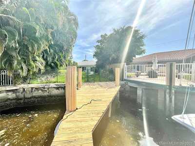 4300 Bayview Dr Fort Lauderdale, FL 33308