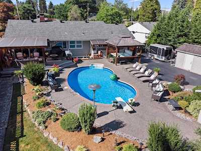22070 Cliff Avenue Maple Ridge, BC V2X 2L2