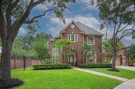 4003 Oak Shadows Ct Sugar Land, TX 77479