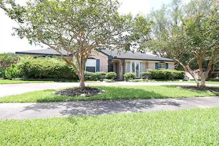 7631 Braes Meadow Dr Houston, TX 77071