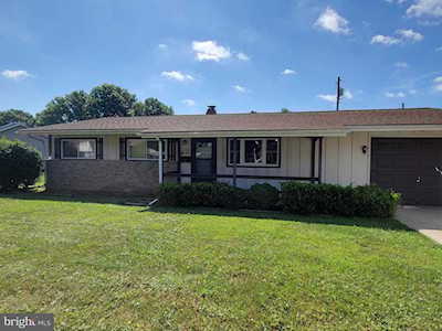1406 Pinewood Dr Frederick, MD 21701