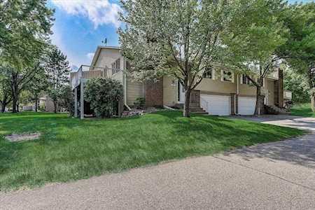 4613 Penkwe Way Eagan, MN 55122
