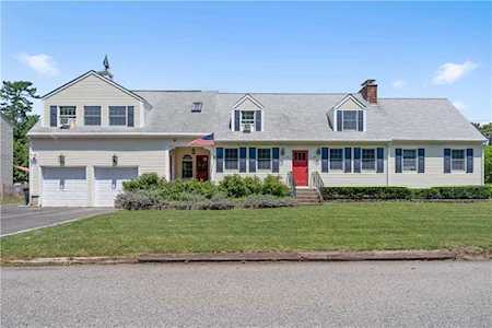 15 Acre Ave Barrington, RI 02806