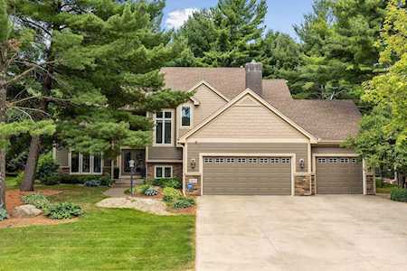 8932 Hunters Trail Woodbury, MN 55125