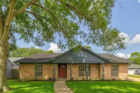 3707 Lonniewood Dr Houston, TX 77059