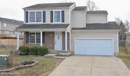 9302 Wood Hollow Rd Louisville, KY 40229