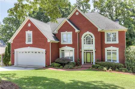 6343 Lakeview Dr Buford, GA 30518