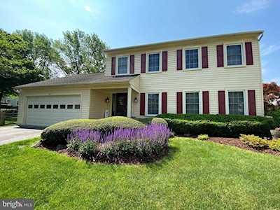 27 Spinning Wheel Ct Germantown, MD 20874