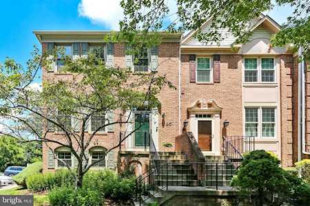 10 Torrance Ct Kensington, MD 20895