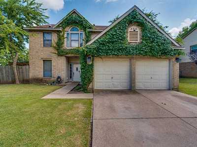 300 Meandering Way Glenn Heights, TX 75154