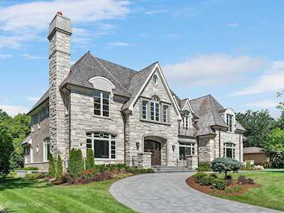 28 Sheffield Ln Oak Brook, IL 60523